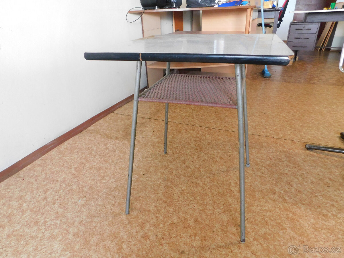 Pracovní stolek - 2