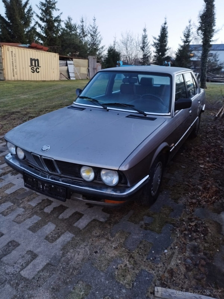 BMW 520i E28 - 2