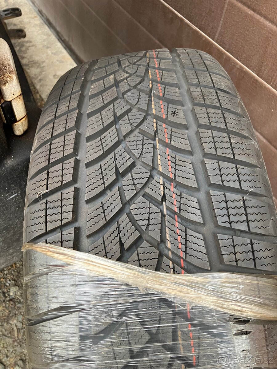 Goodyear 235/55 r18 - 2