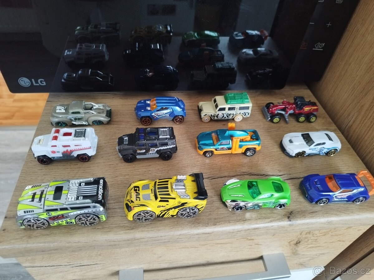 Autíčka Metal Machines+Matchbox - 2