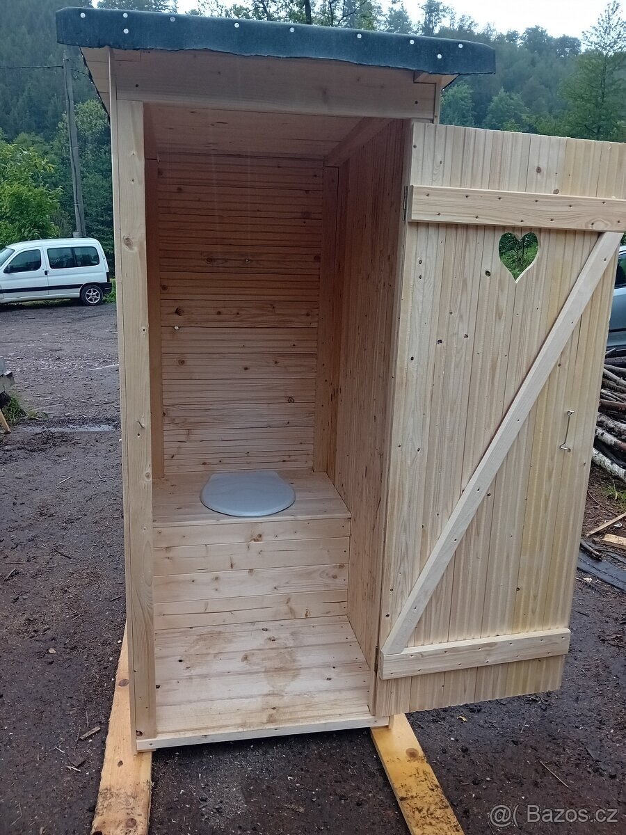 nová wc kadibudka - 2