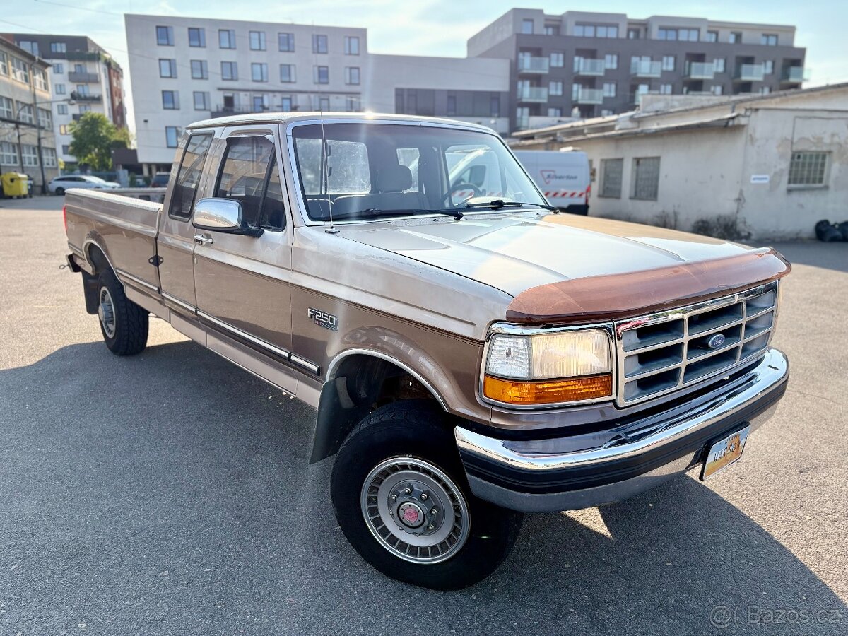 1992 Ford F-250 XLT | 4x4 | MANUÁL | 5.8 V8 | DPH