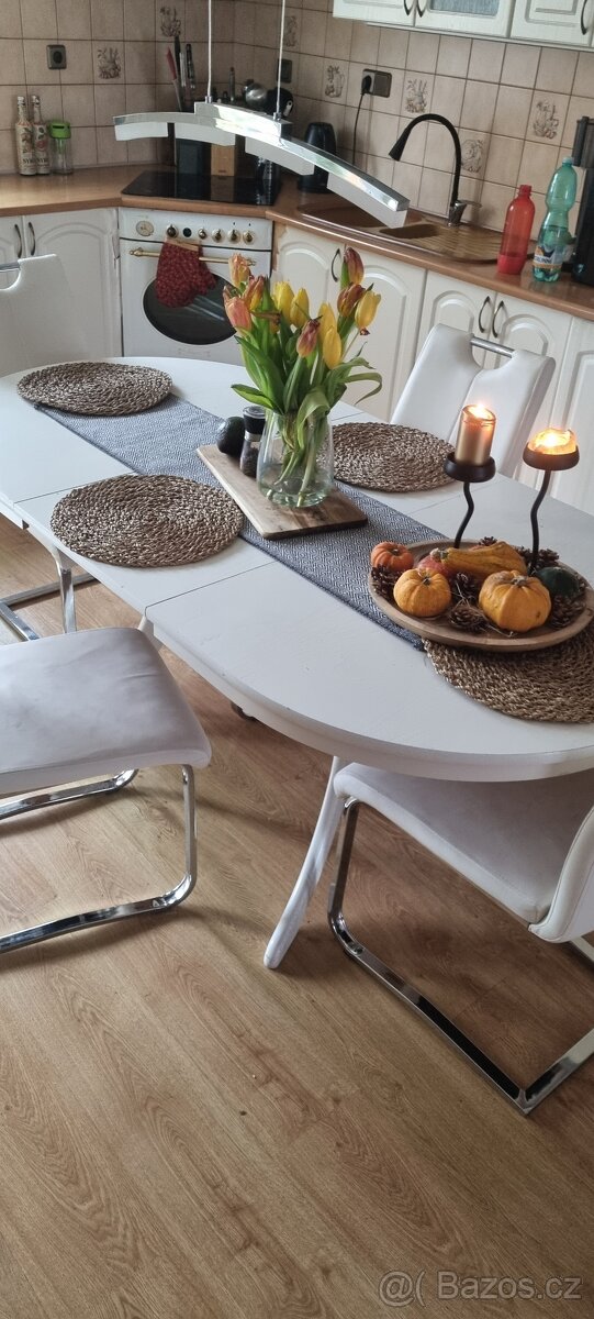 Rozkládací jídelní stůl - 2