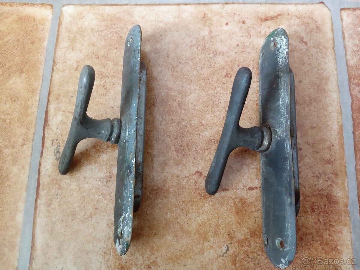 Staré okenní kování - 2