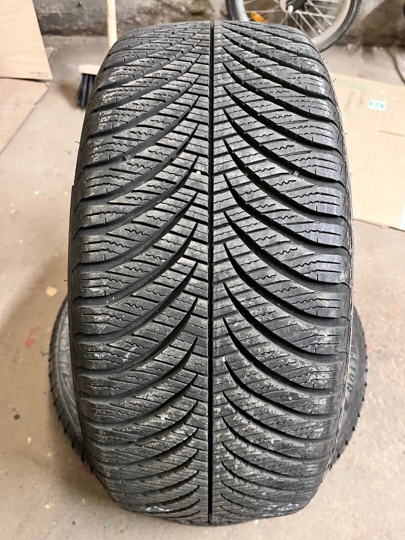 2ks. 235/45 R17 97Y celoroční GoodYear - 2018 - 2