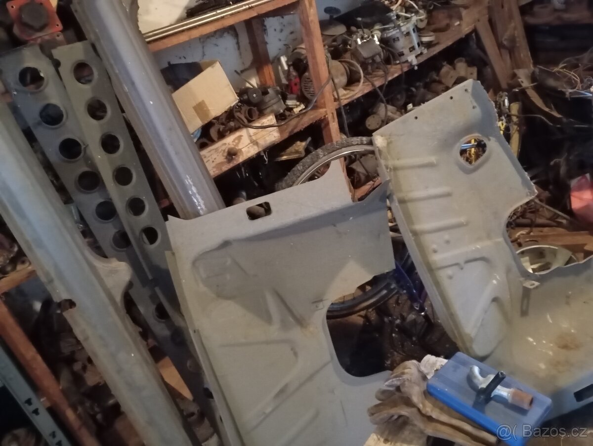 Škoda 100 - plecharina - 2