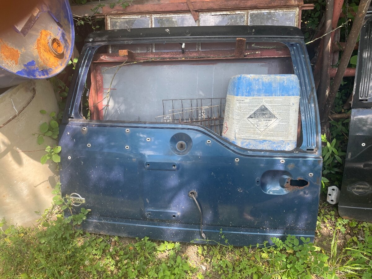 5 pate dveře Nissan Terrano 2 - 2