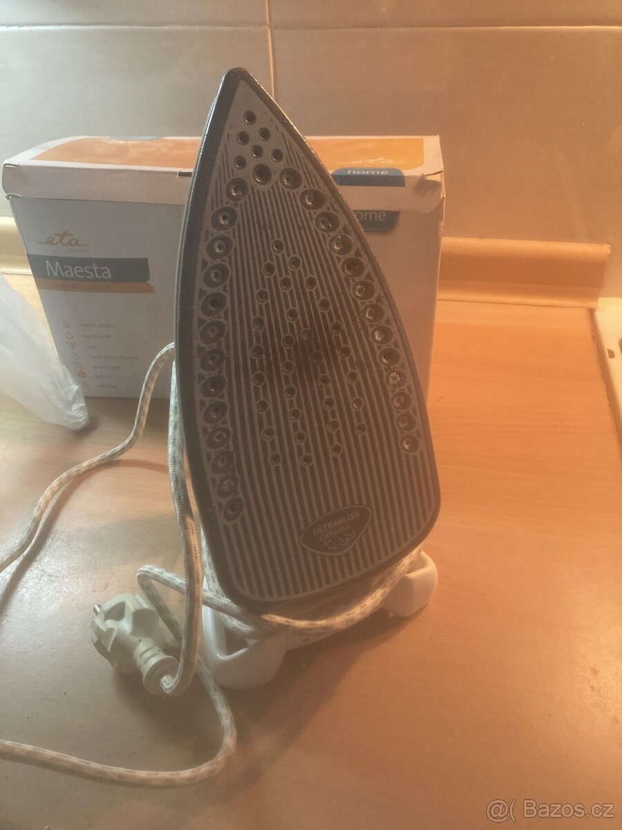 žehlička ETA 3287 - 2