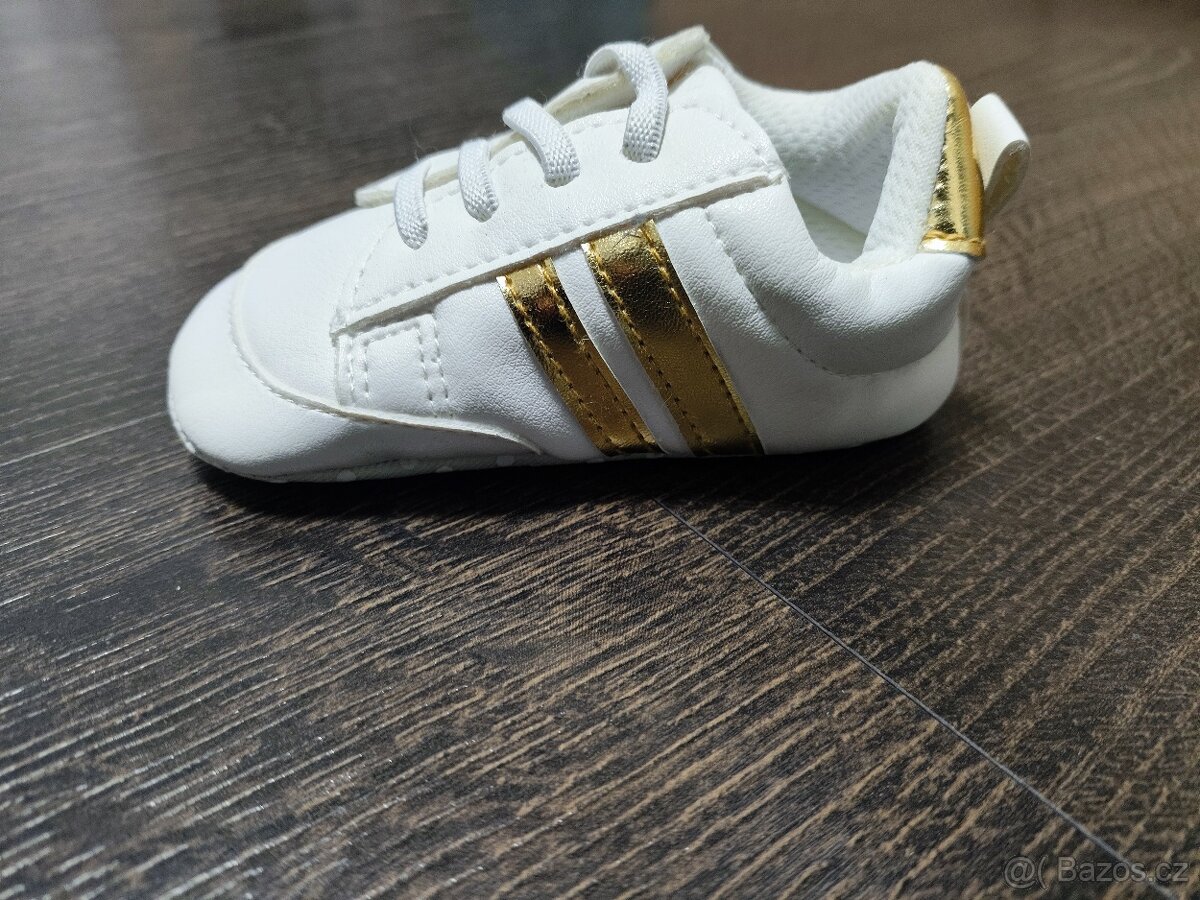 PRVNÍ DĚTSKÉ BOTIČKY NOVÉ - ZLATÉ - 2