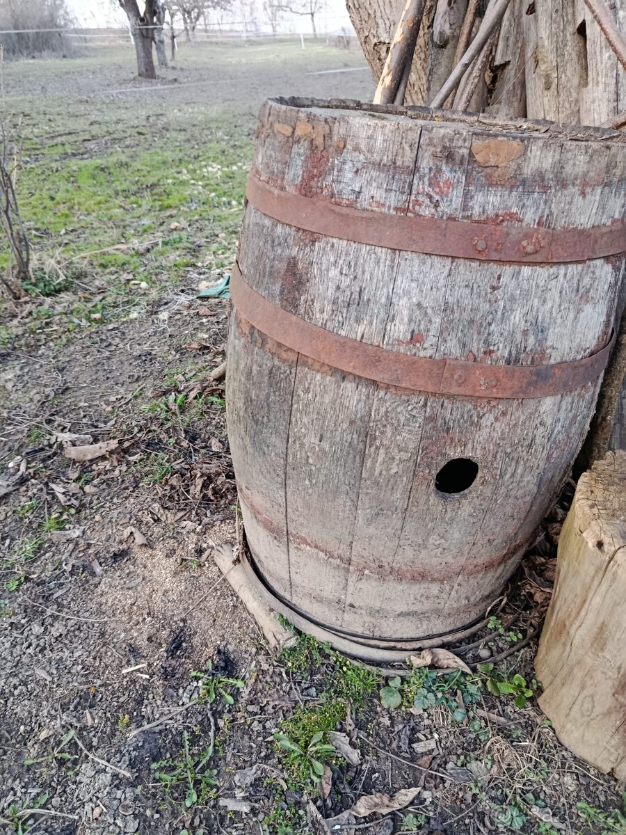 Starý dřevěný sud - 2