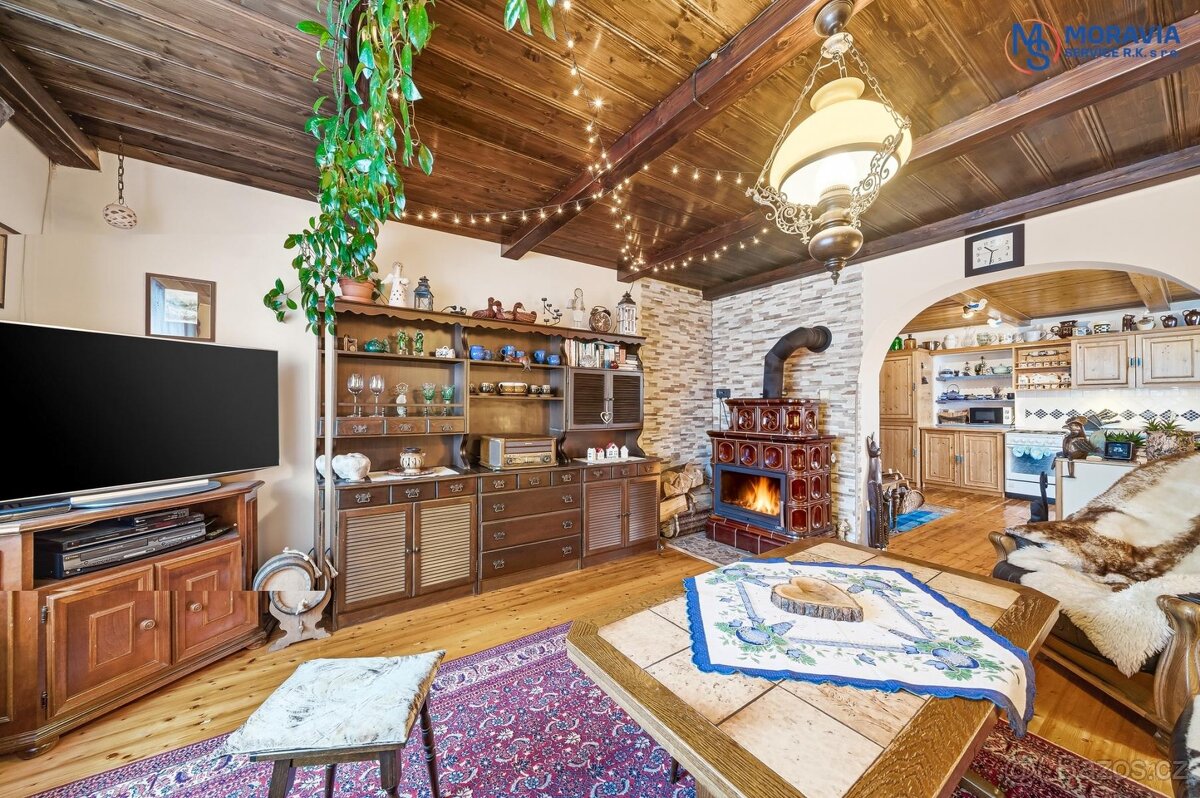 Krásná chalupa v obci Chobyně pod Šubířovem - 2