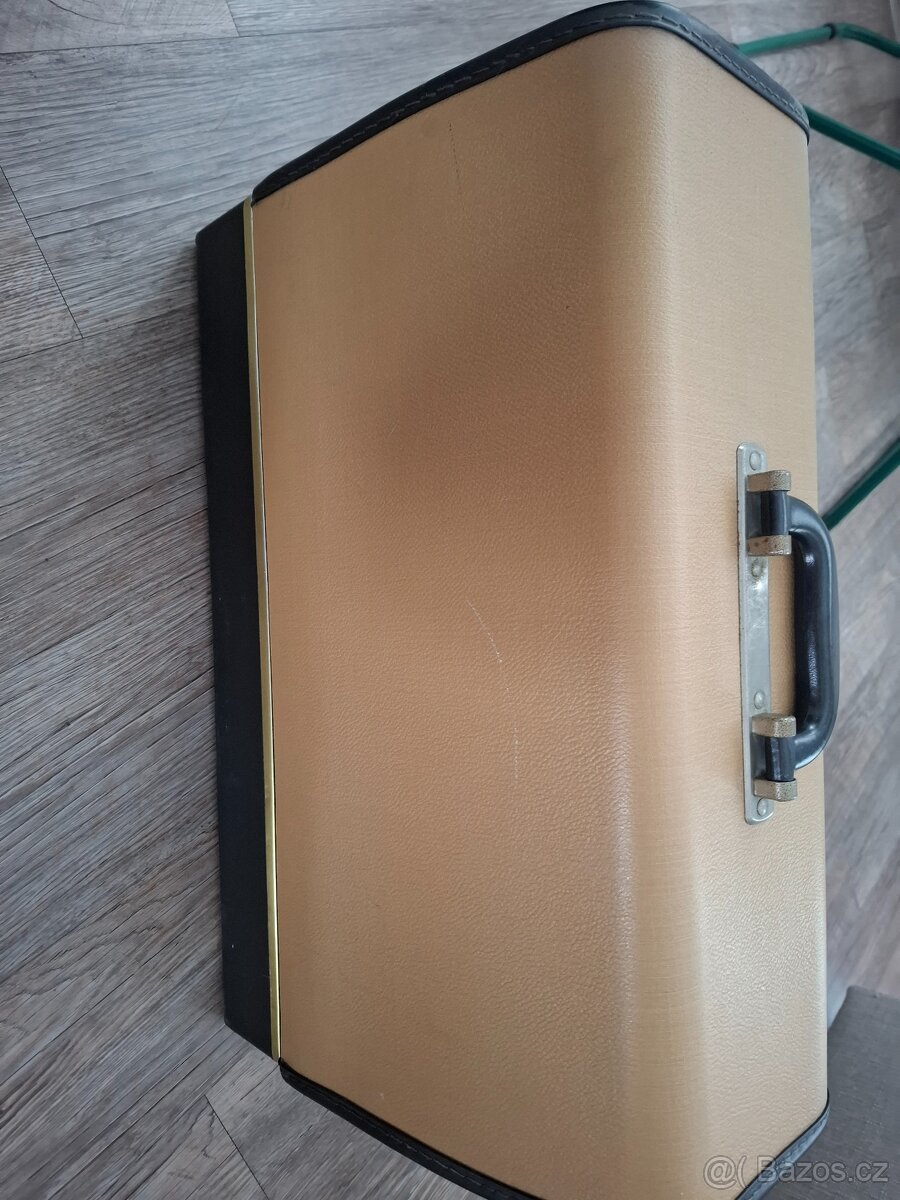 Kufrikovy šicí stroj veritas - 2