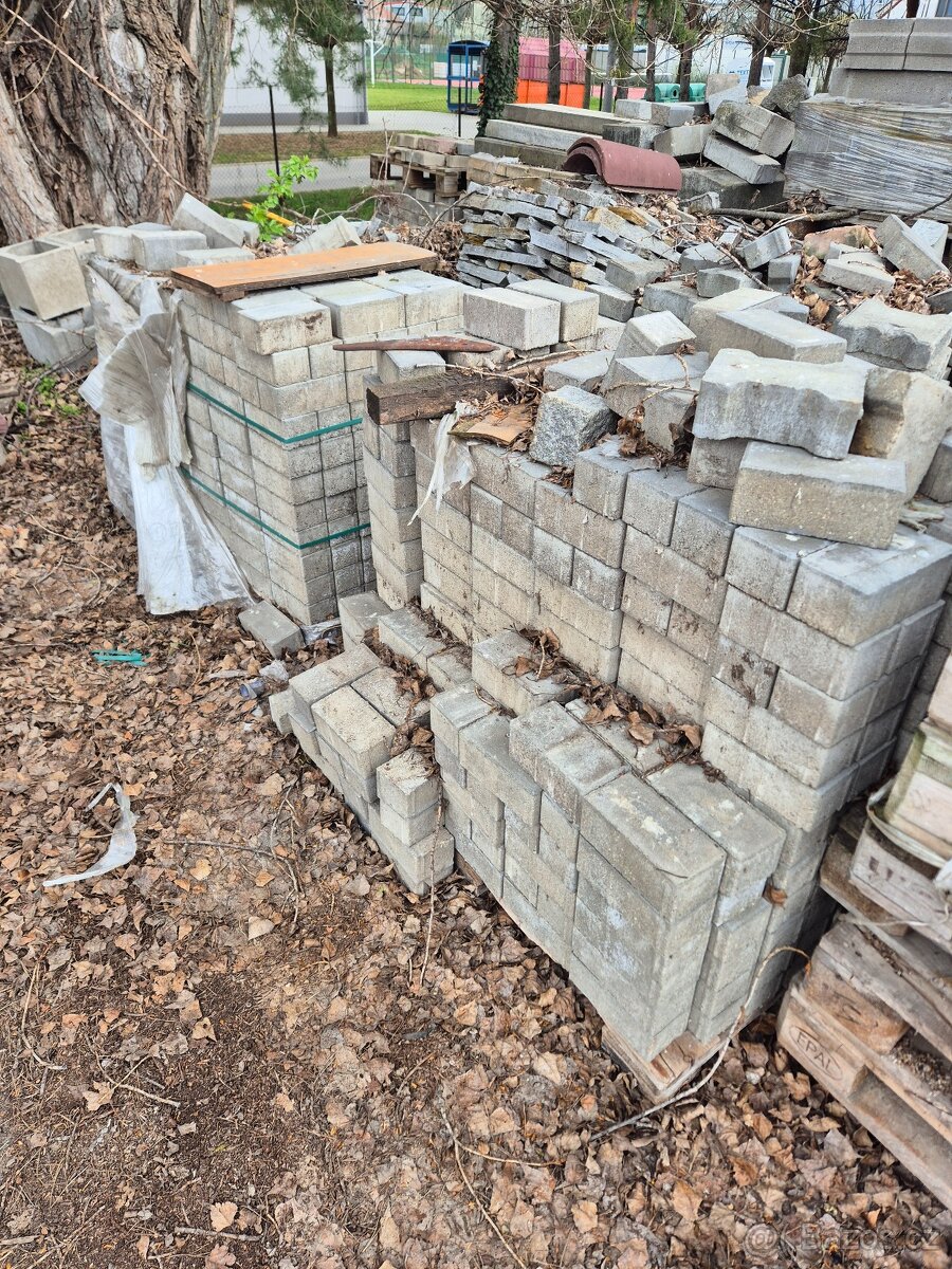 Zbytky materialu ze stavby - 2