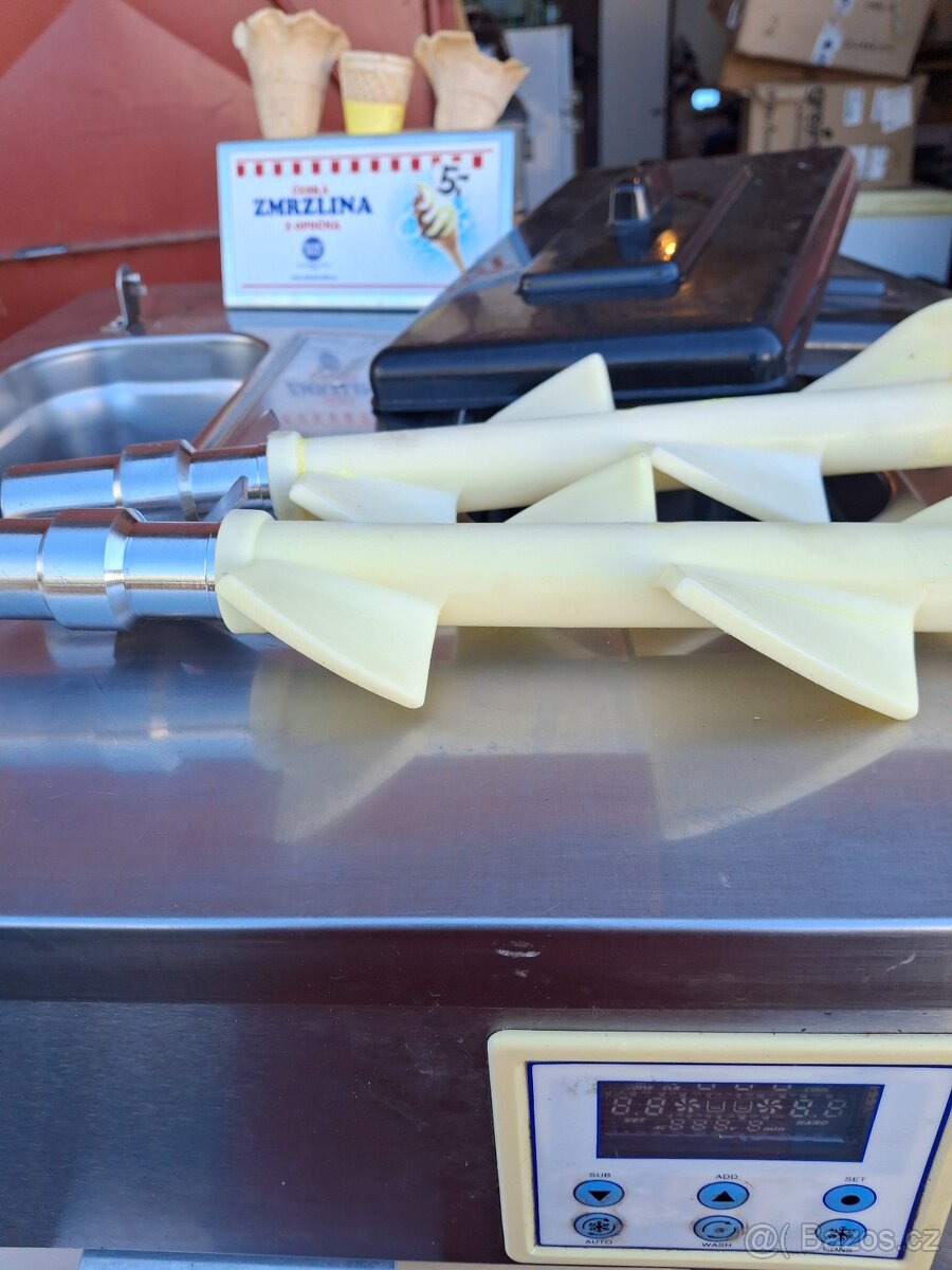 Zmrzlinovy stroj - 2