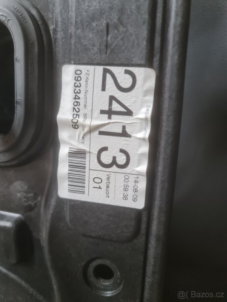 VW Golf 6 5dv. - stahovačka, tapecírunk levý přední - 2