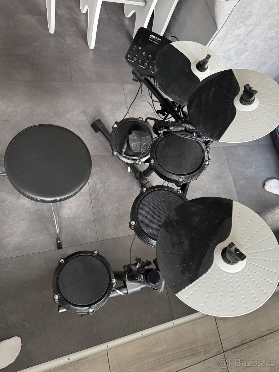 elektronická bicí souprava Alesis Debut Kit.+ stolička - 2