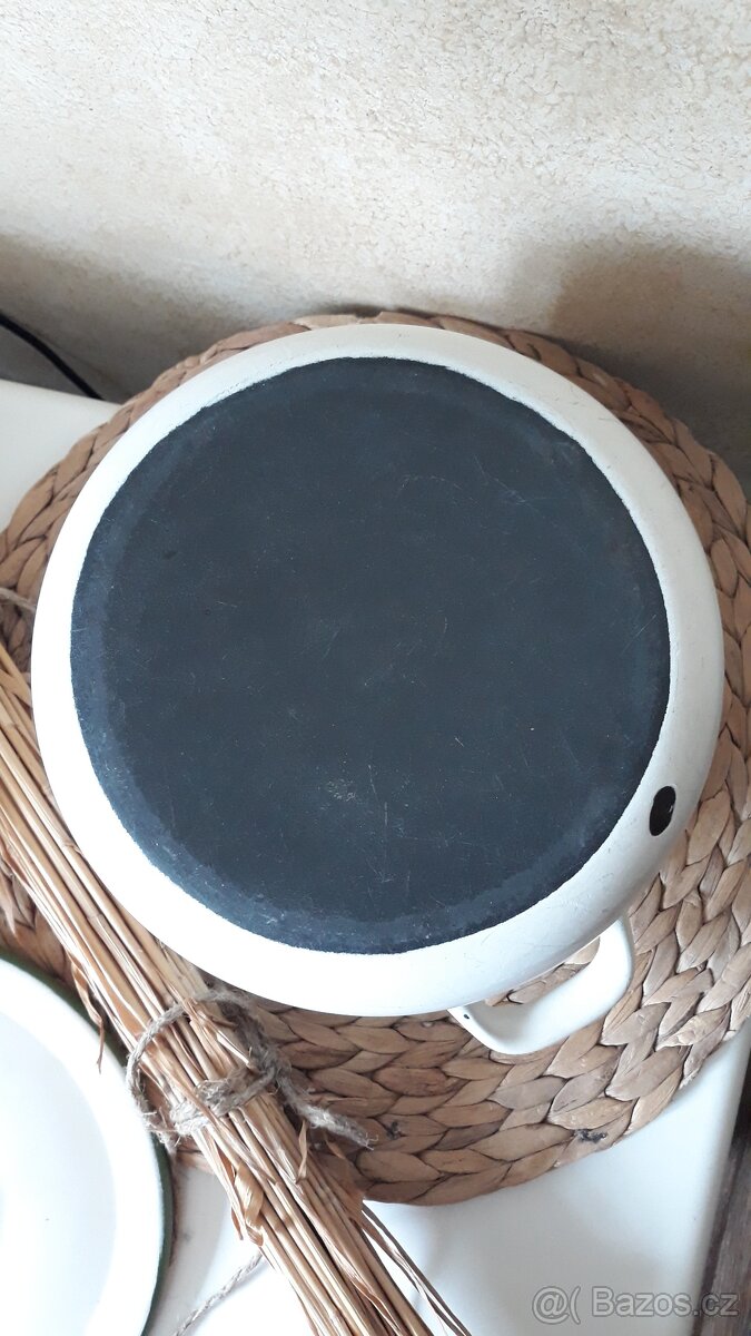 Smaltovany hrnec s kytickami - 2
