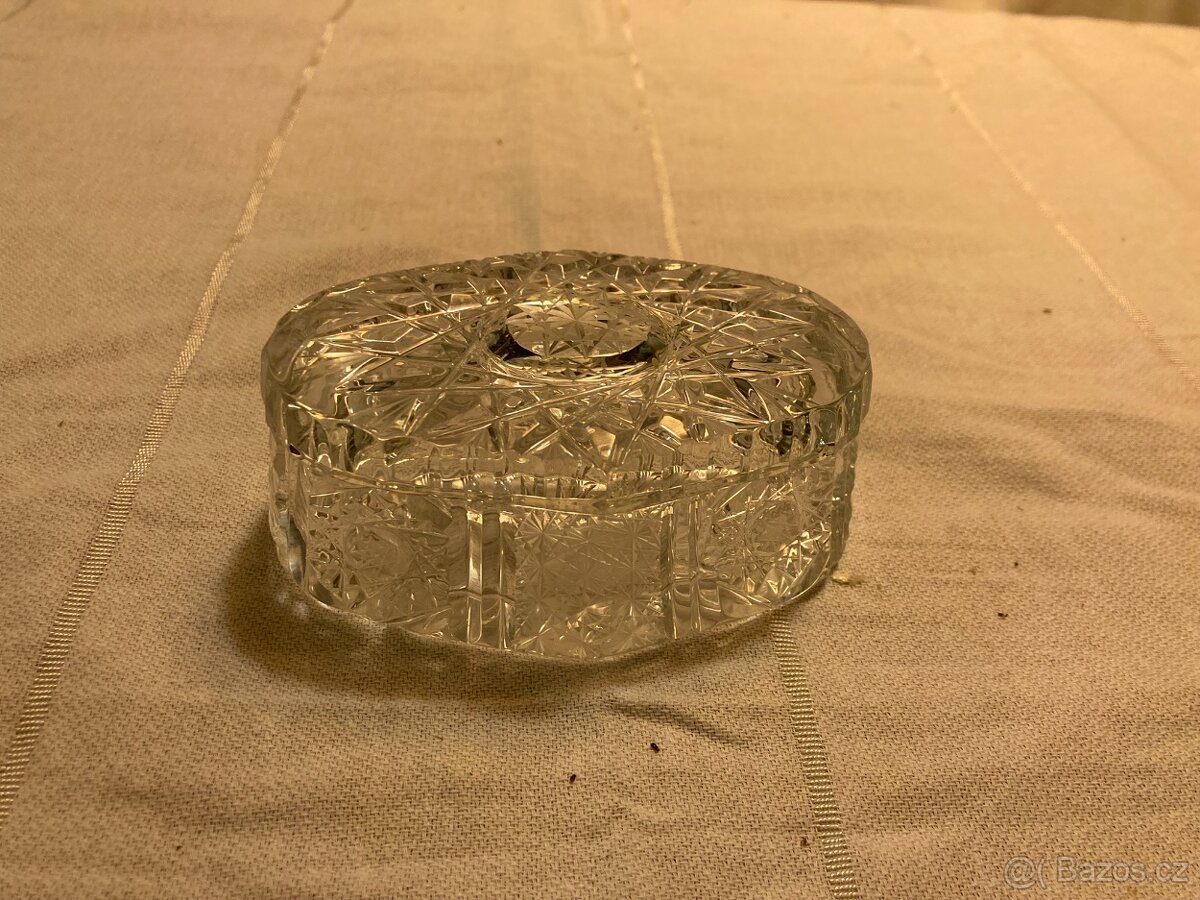 dóza s víkem z broušeného skla - 2