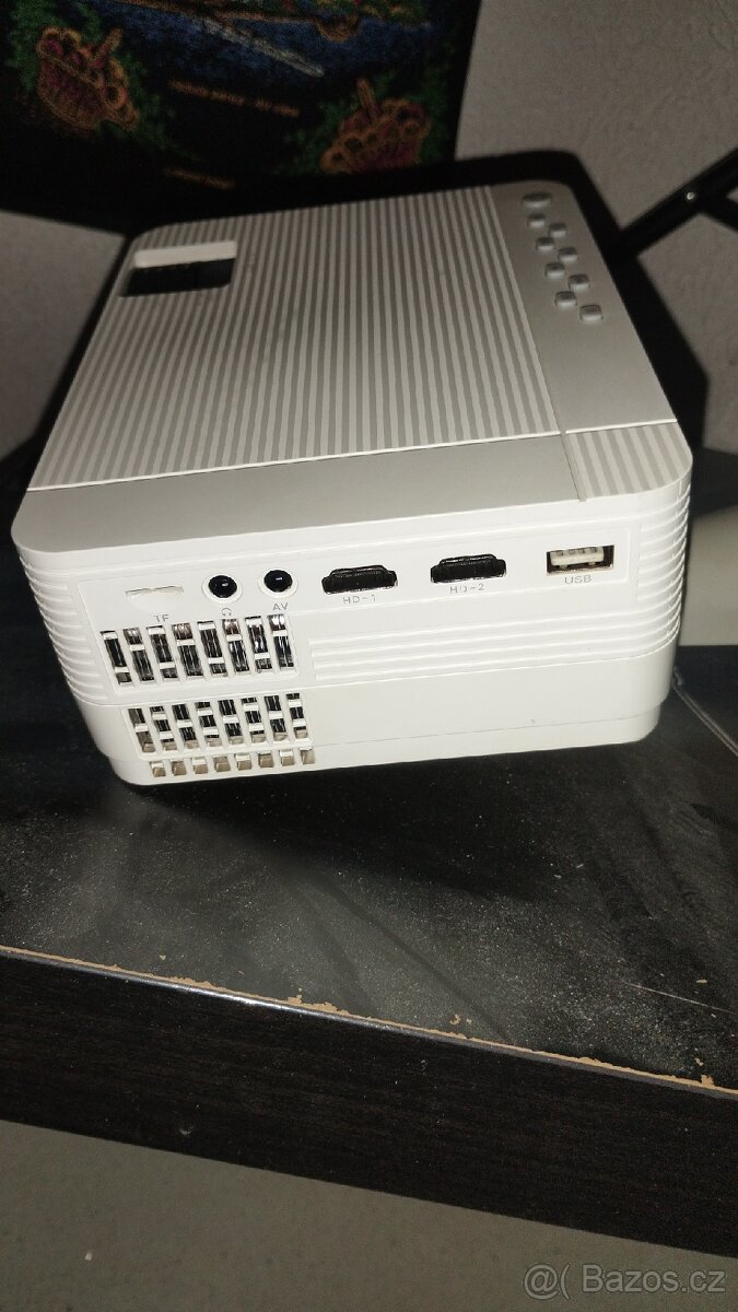 Projektor Vankio+plátno se stojanem - 2