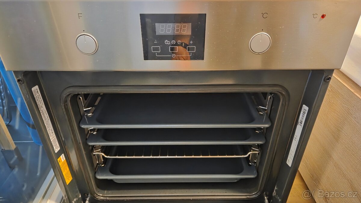 Horkovzdušná vestavná trouba - 2