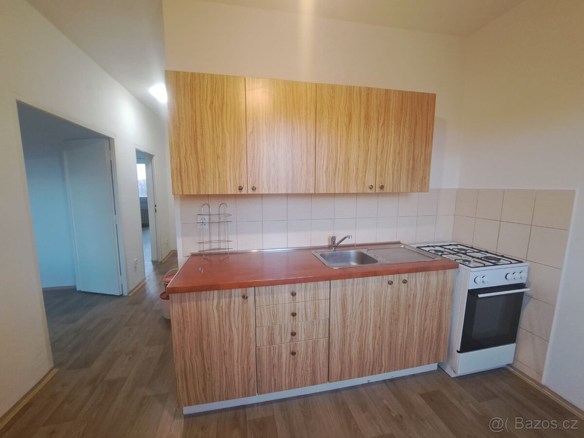 Pronájem bytu 2+1+L v ul. Beethovenova v Chomutově - 2