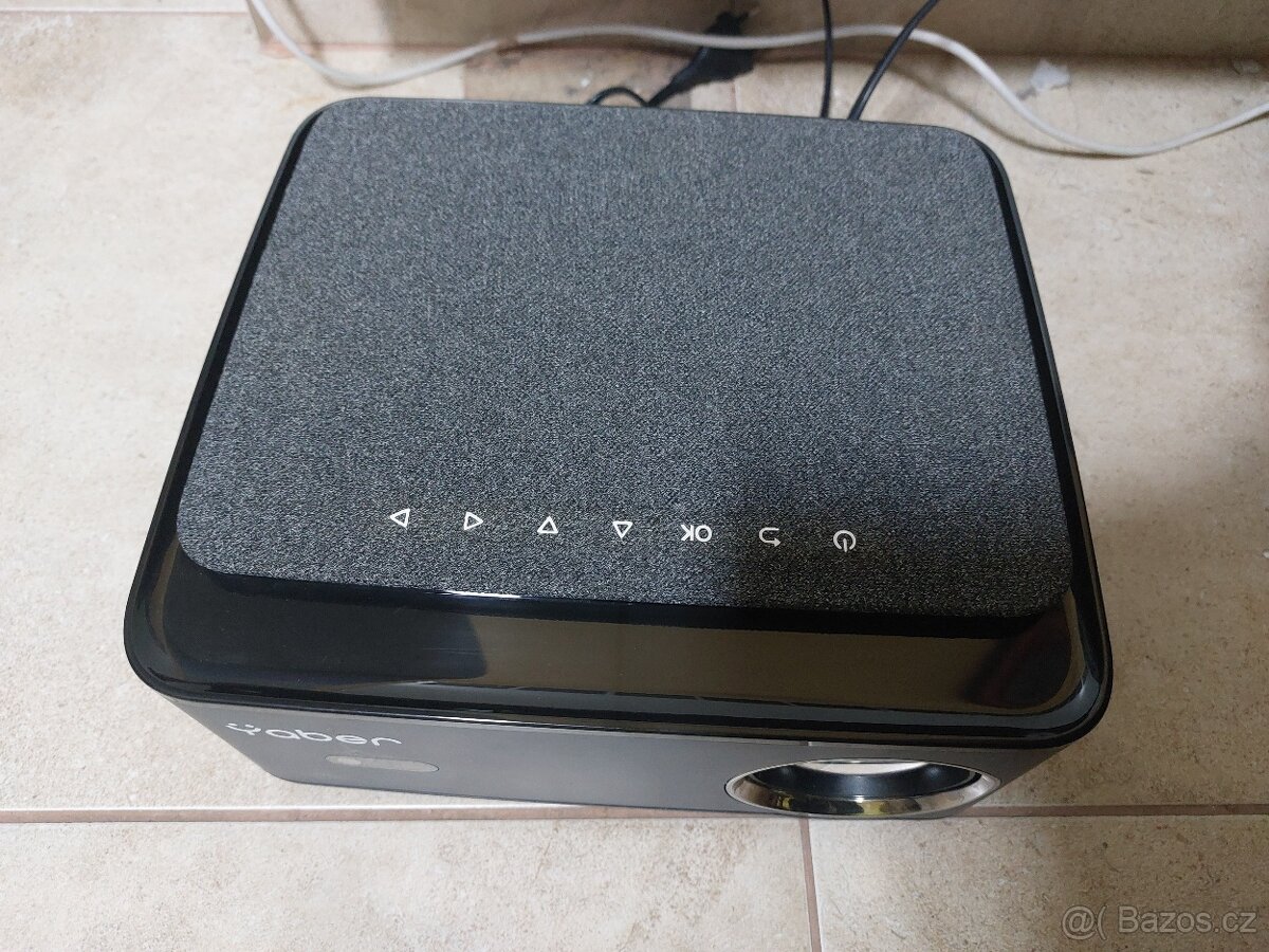 Projektor Yaber Pro U6, krásný stav - 2