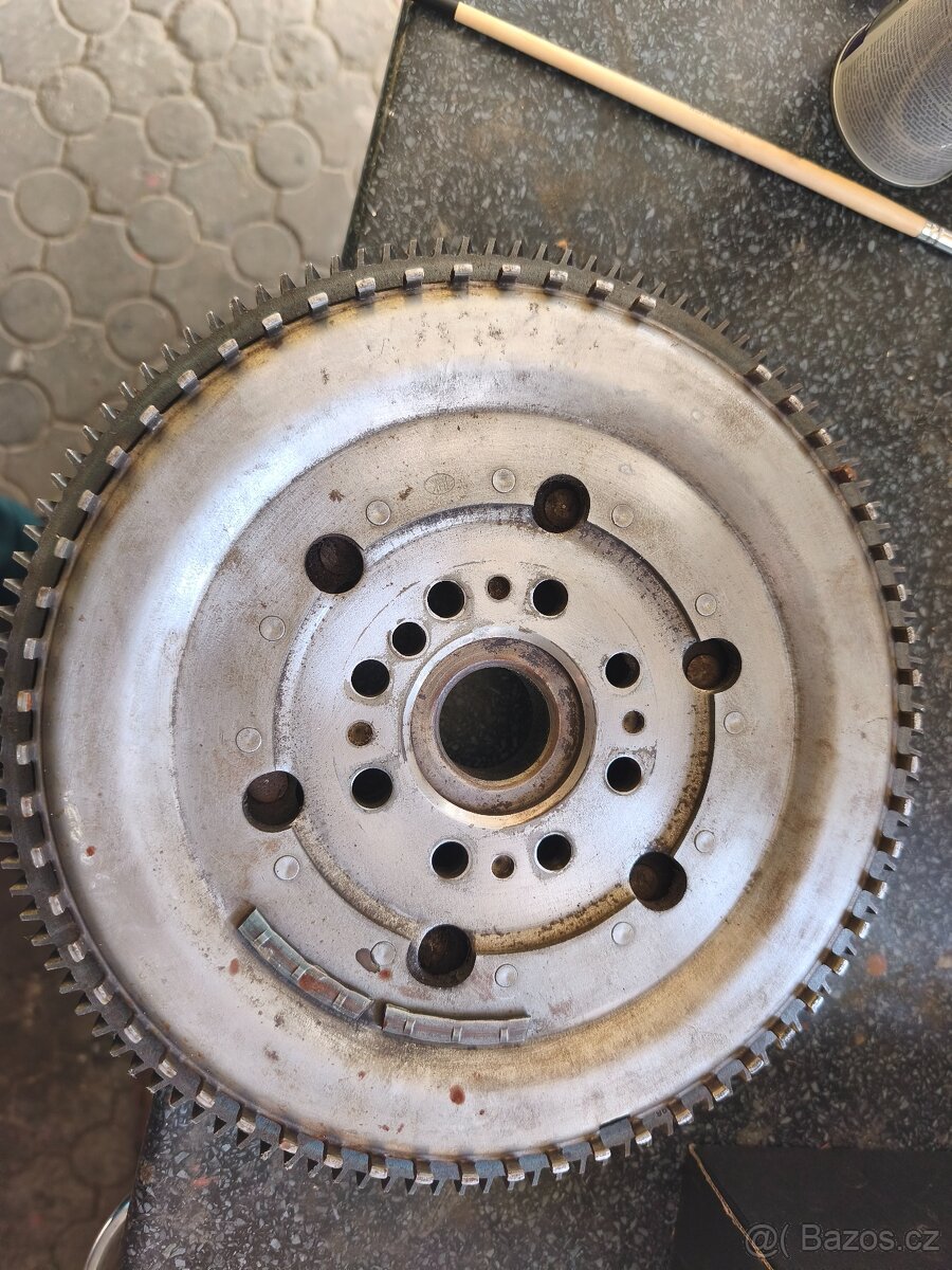 Dvouhmota Peugeot setrvačník - 2