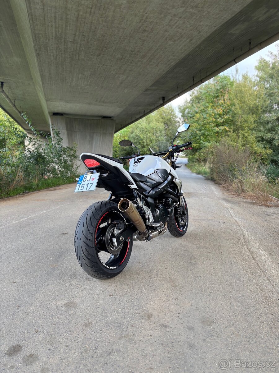 Suzuki GSR 750 - 2