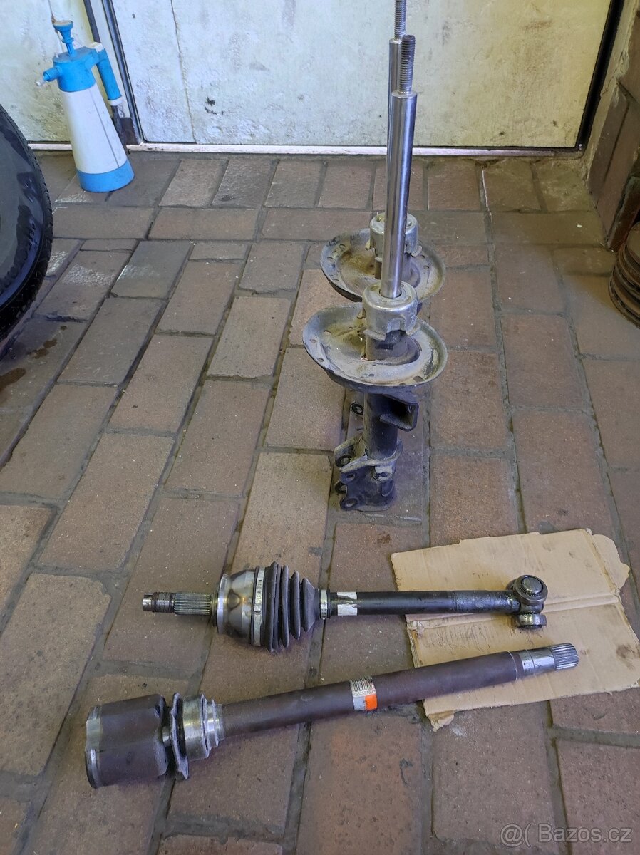 Fiat 500L přední tlumiče a práva poloosa - 2