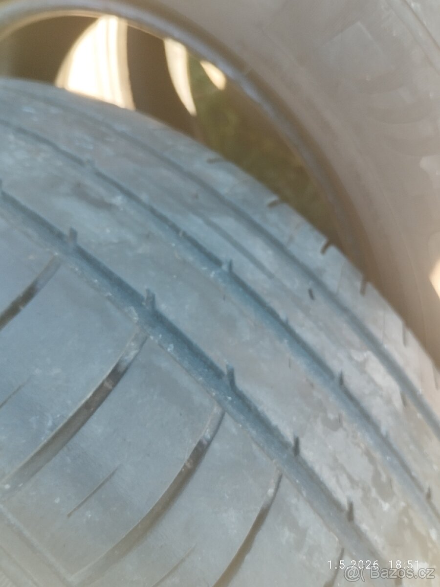 Prodám pneu 195/65 r15 - 2