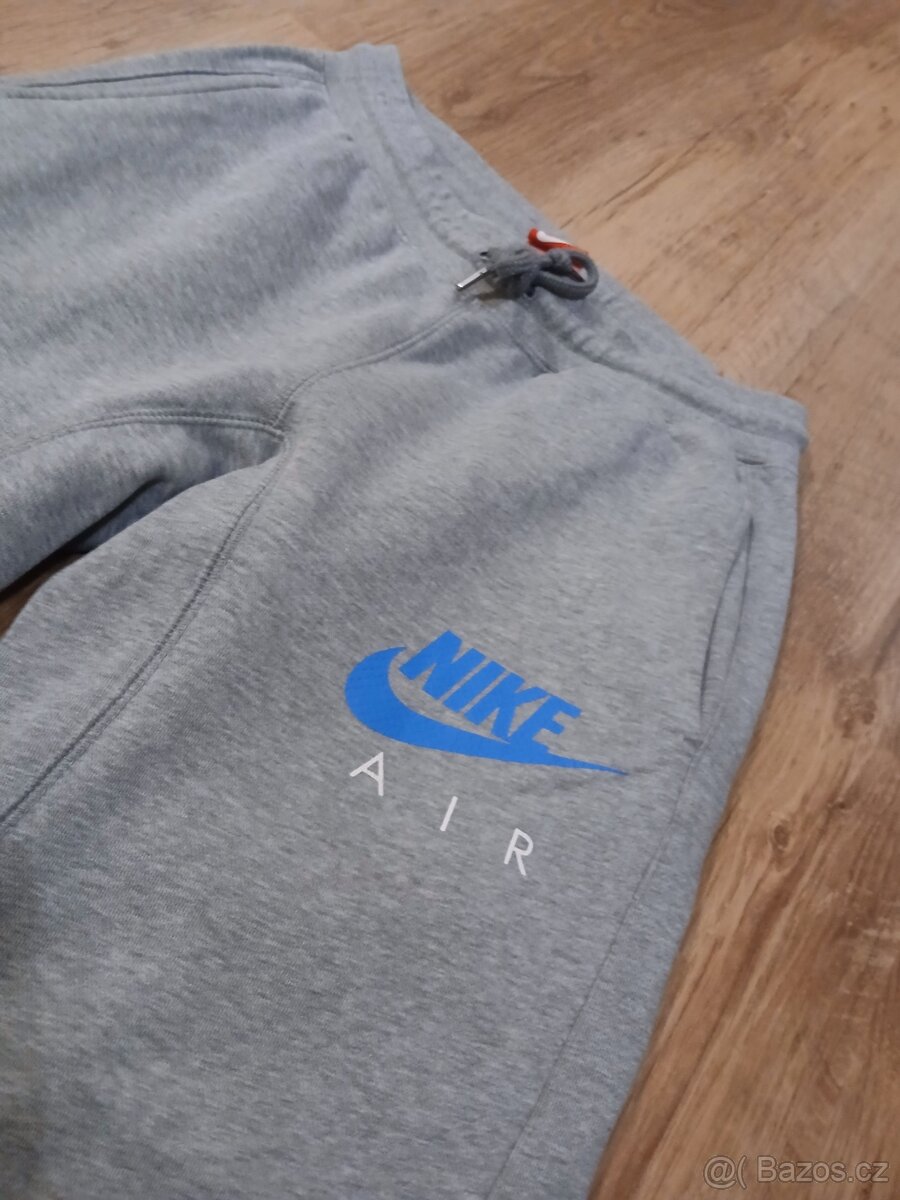 Tepláky Nike vel. S - 2