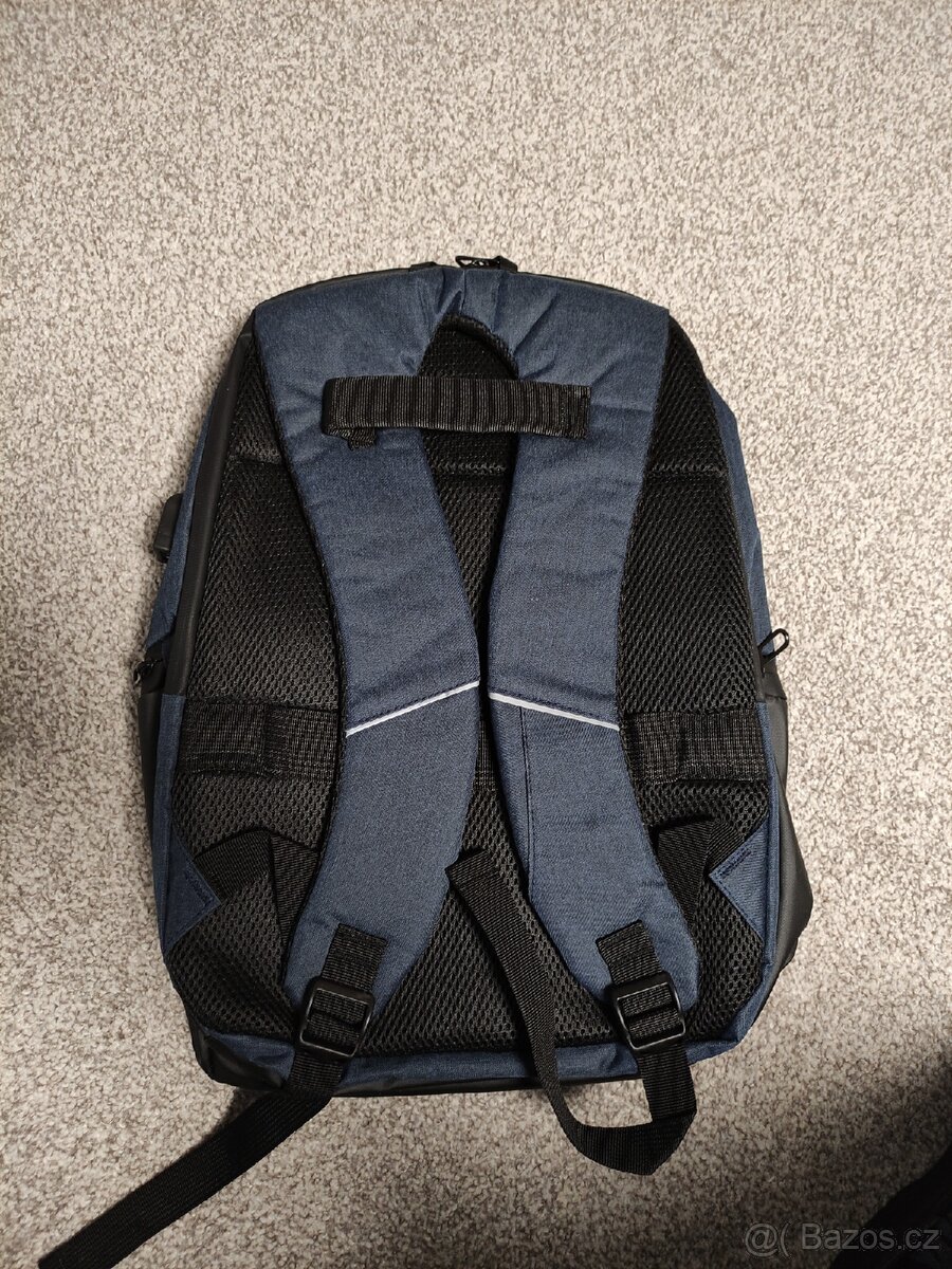 Batoh na notebook 17 palců, s USB portem, vodotěsný - 2