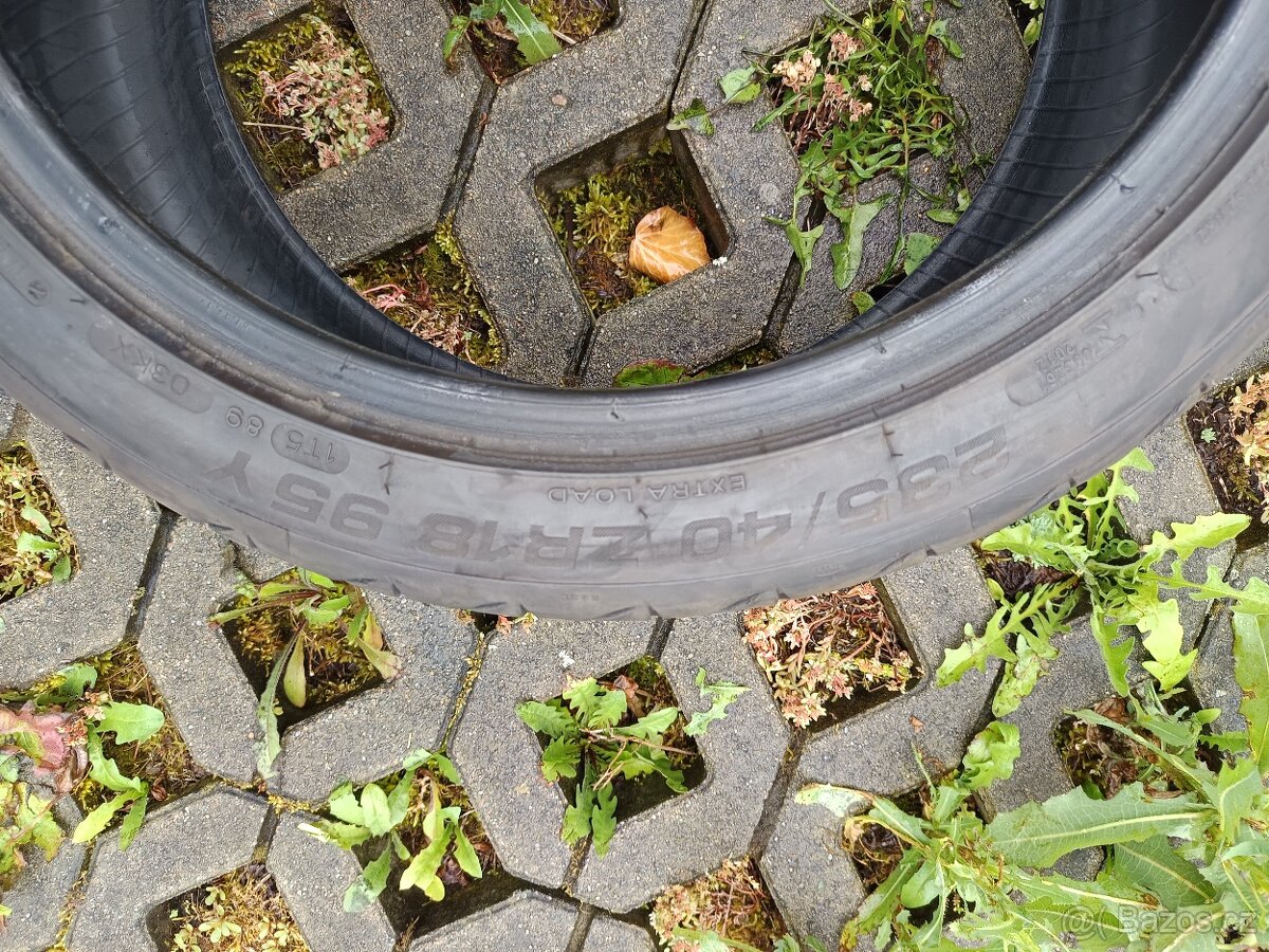 LETNI PNEU 235/40 r18 - 2