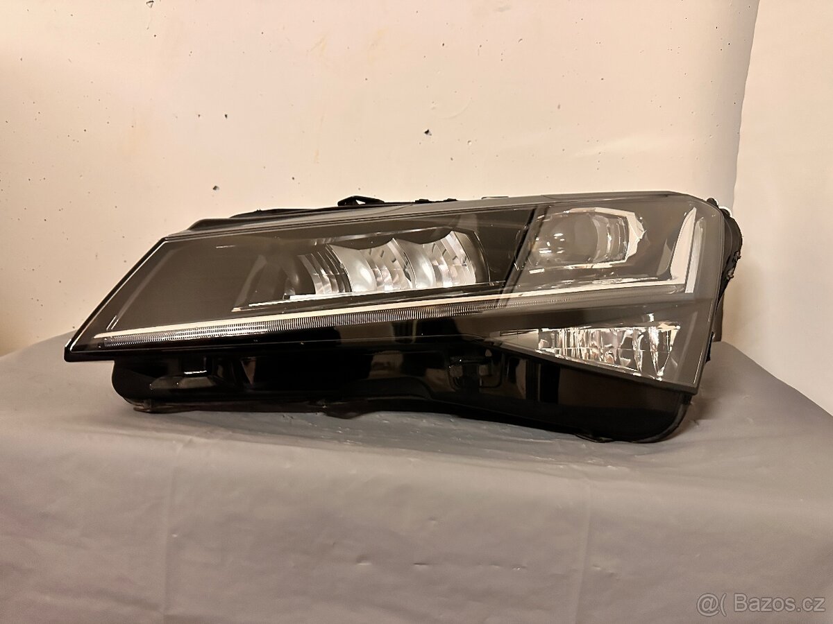 Škoda Superb 3 lift levý full led - 2