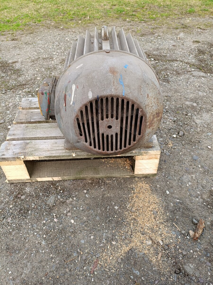 Elektromotor 7,5 KW / 960 ot. MEZ MOHELNICE - 2