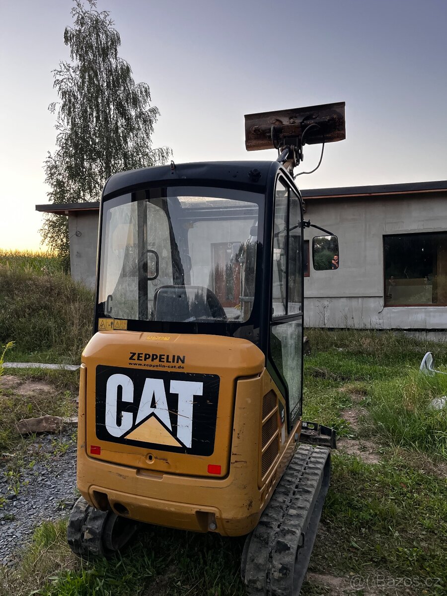 Minibagr Cat 301.7D - 2