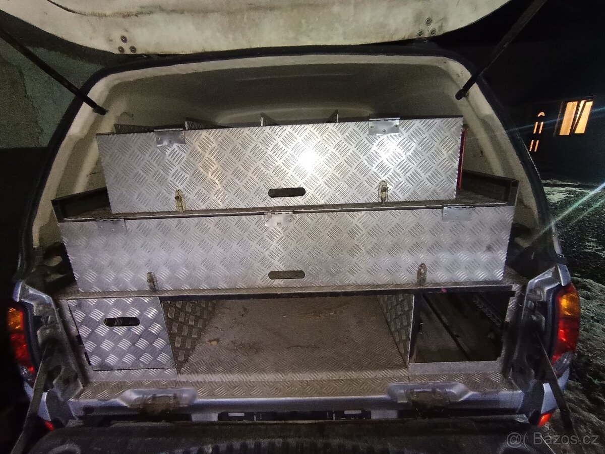 Mitsubishi L200 nastavba , regaly - 2