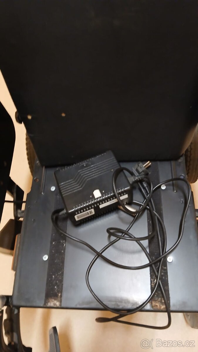 Prodám elektrický invalidní vozík - 2