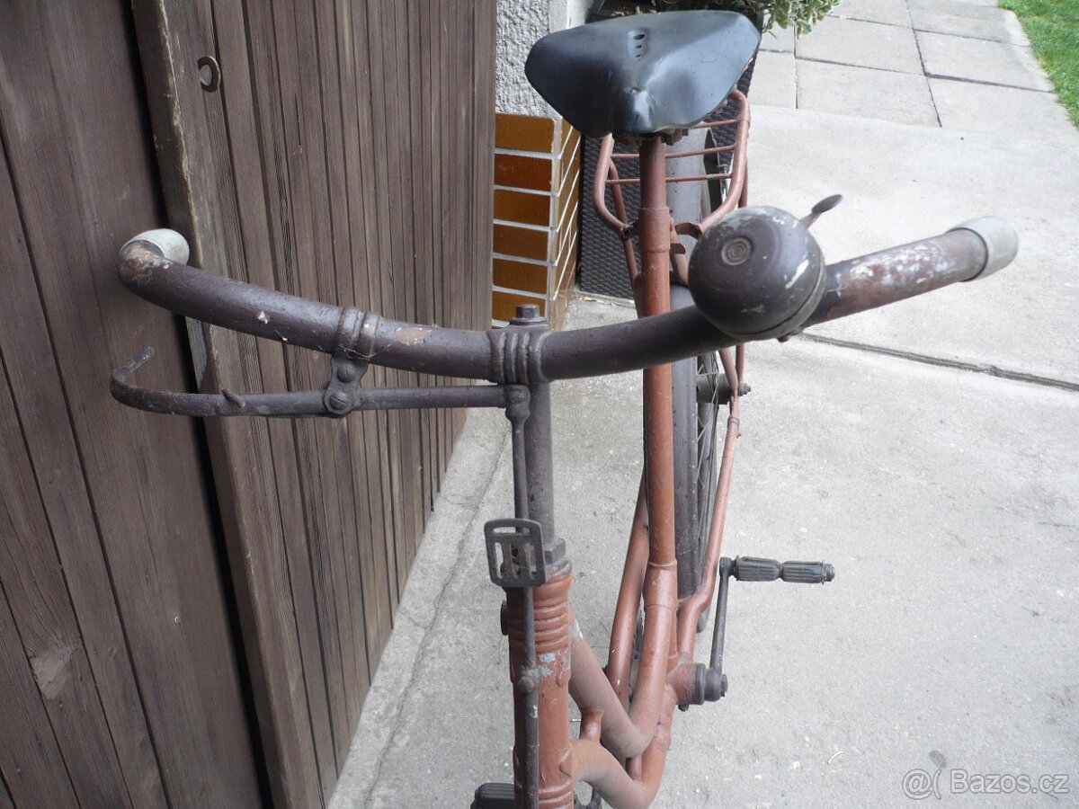 staré dámské kolo - 2