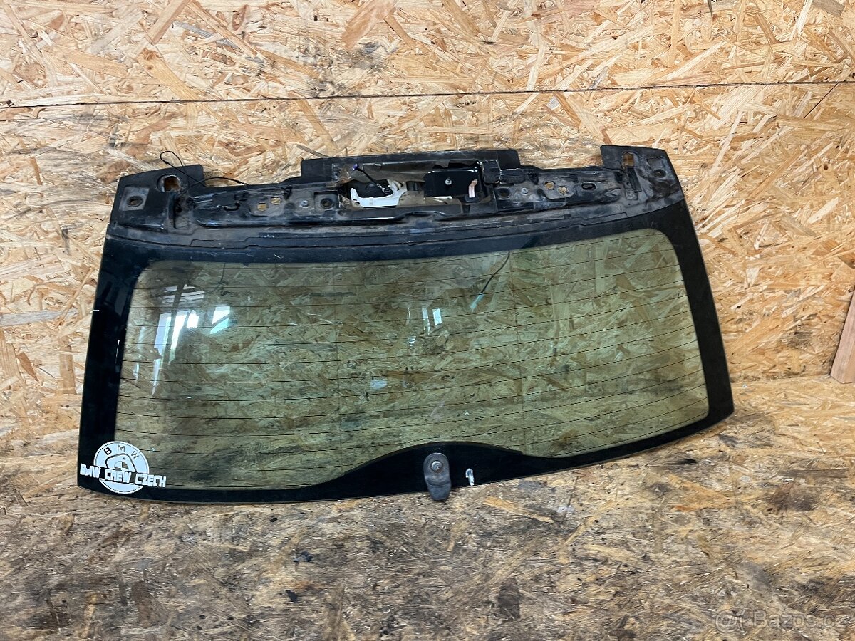 ZADNÍ VÝKLOPNÉ OKNO BMW E46 KOMBI - 2