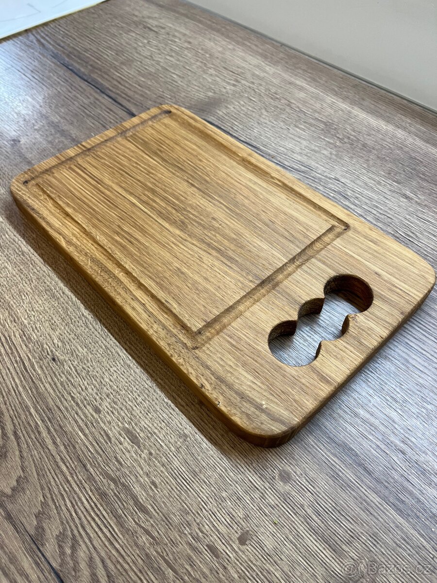 Dubové krájecí prkénko s úchytkou - 2