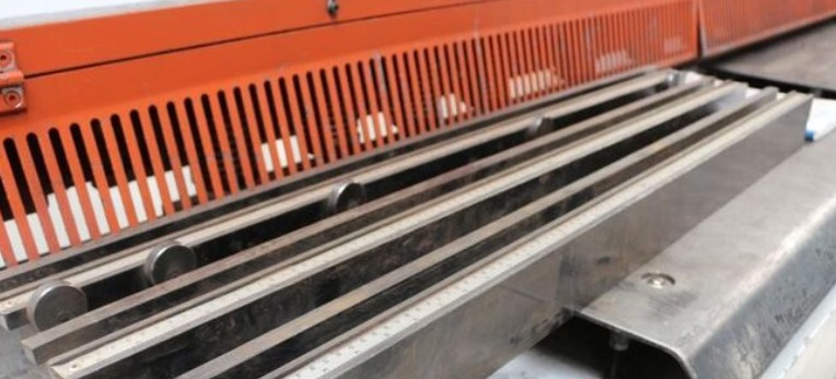 NUŽKY TABULOVÉ HVR 3100-13 CNC - 2