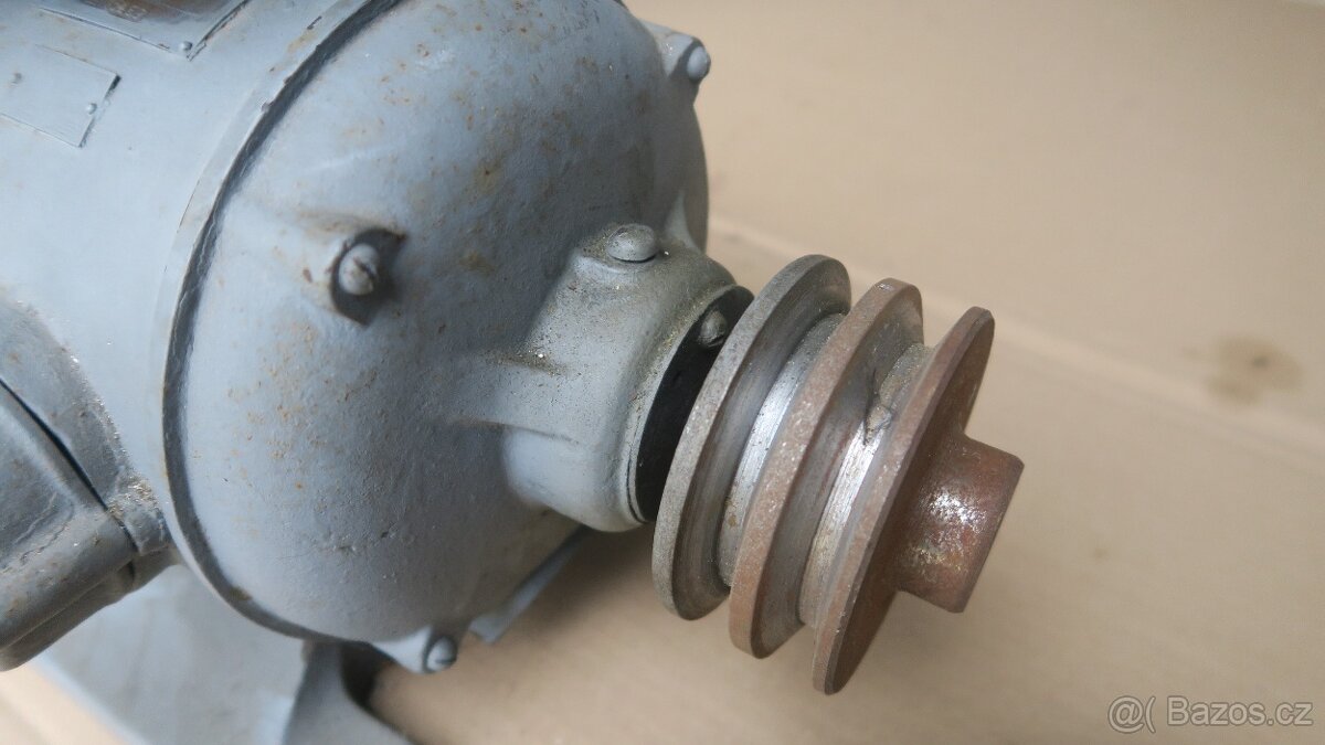 2 elektromotory staré - 2