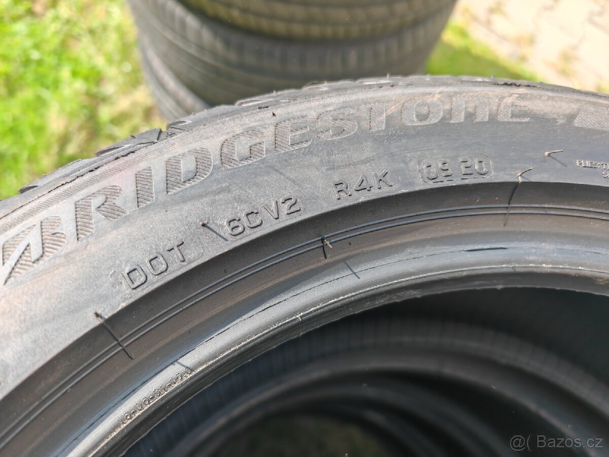 Letní pneu Bridgestone 215/50/18. - 2