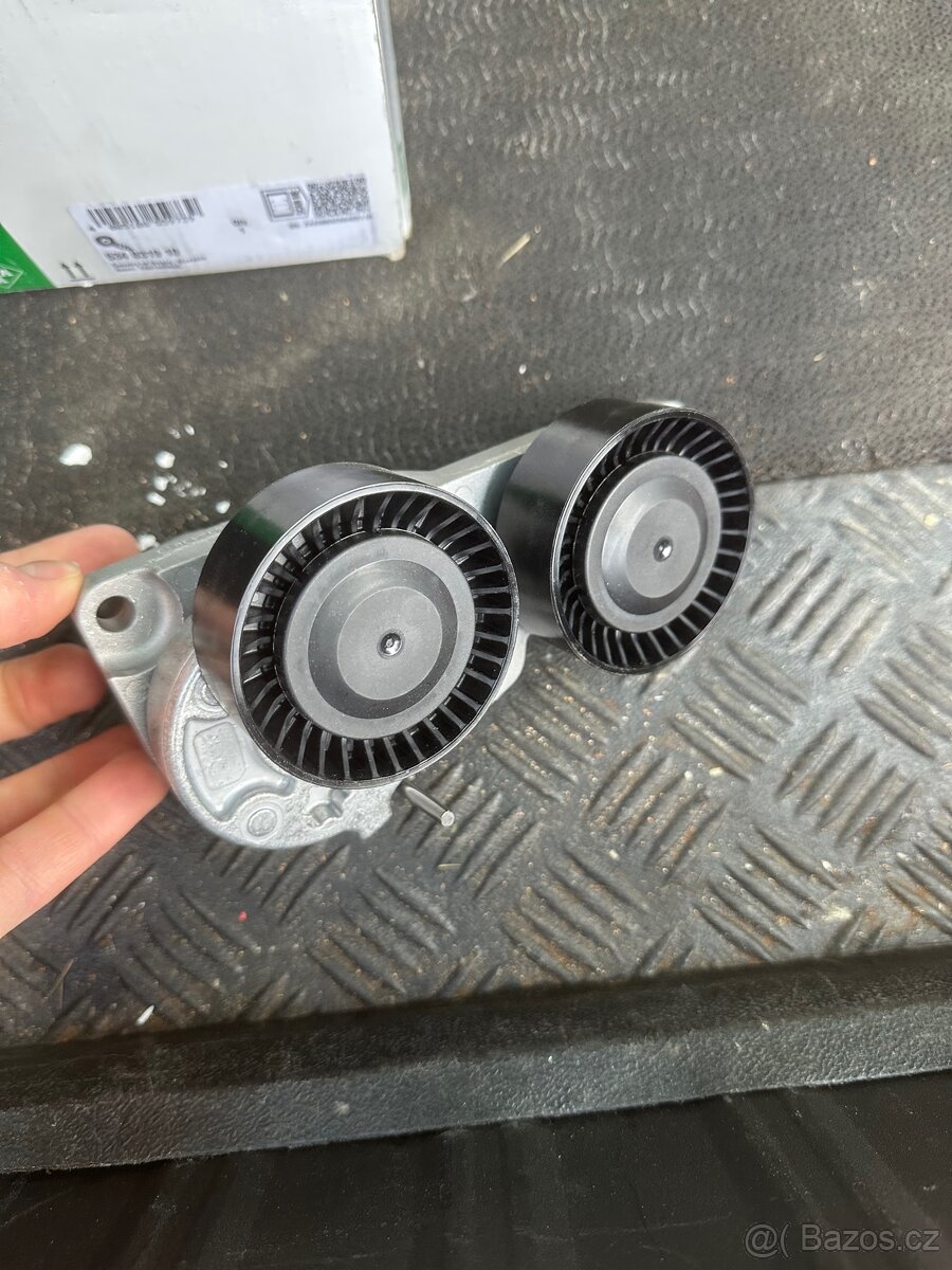 Napínací kladla Volvo xc90 - 2