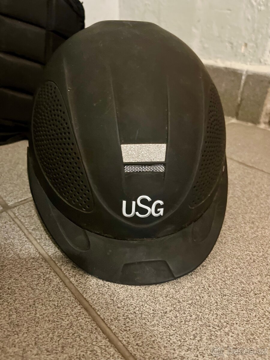 Vesty a přilby na koně - 2