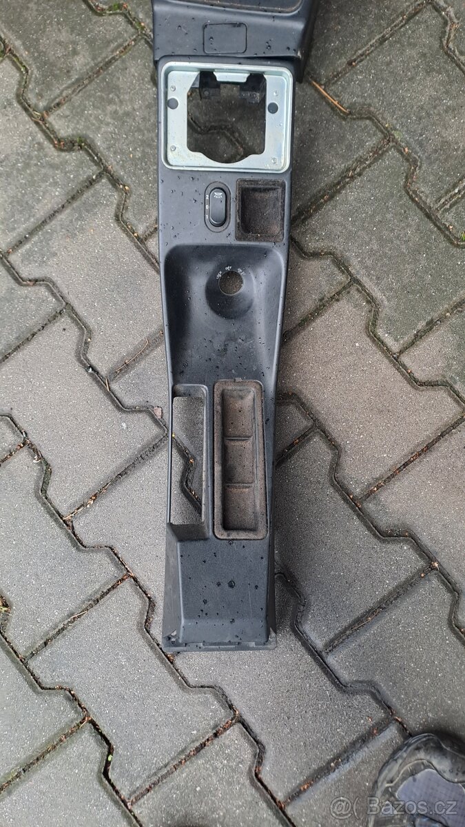 Saab 900 og středový panel - 2