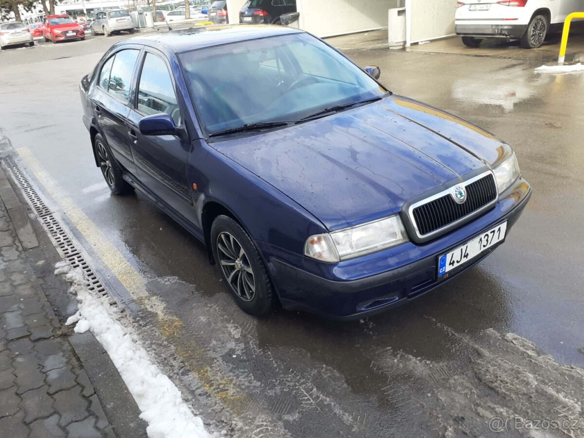 Škoda Octavia 1.6 benzín - 2