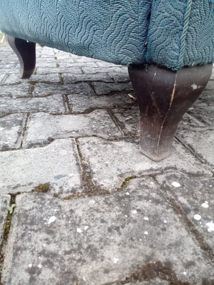 Staré křeslo ušák - 2