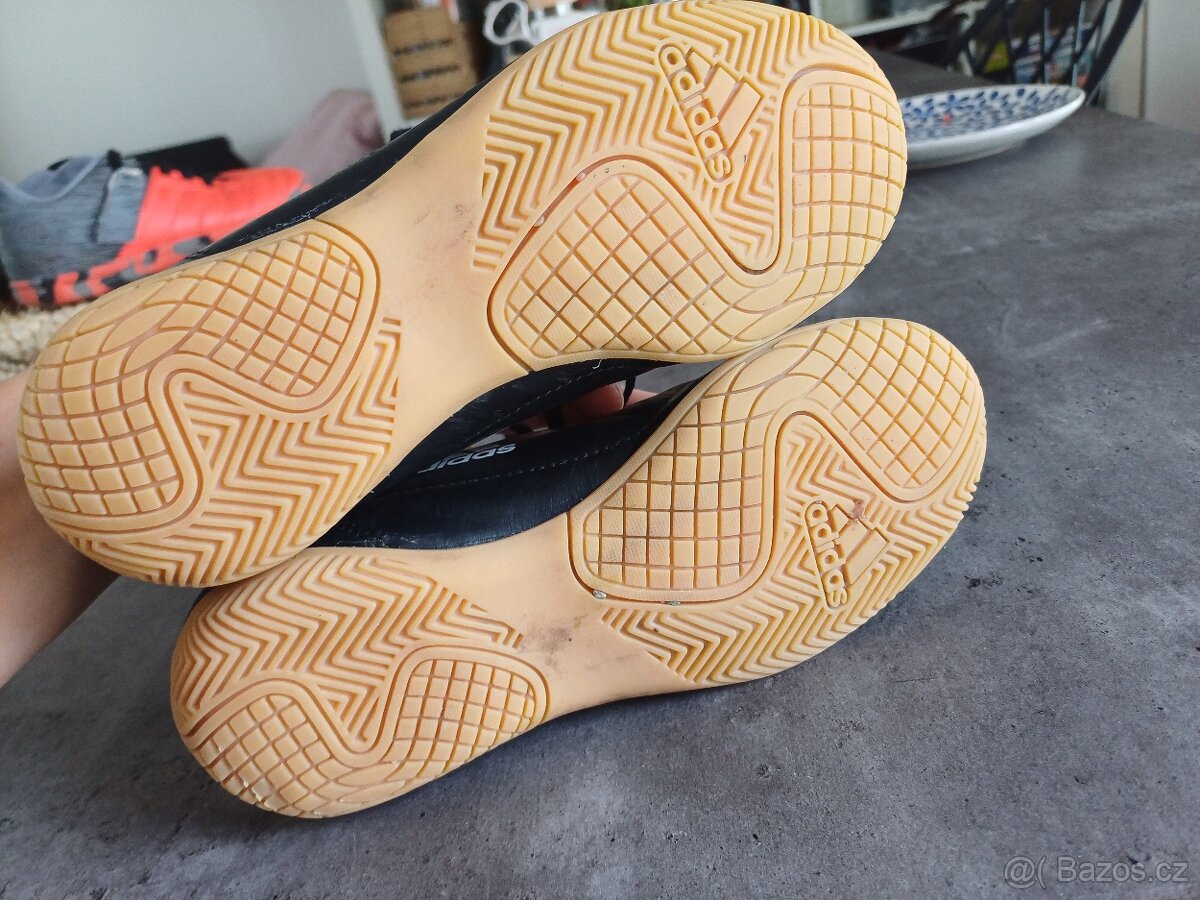 Dětské sálové boty Adidas vel.33 - 2